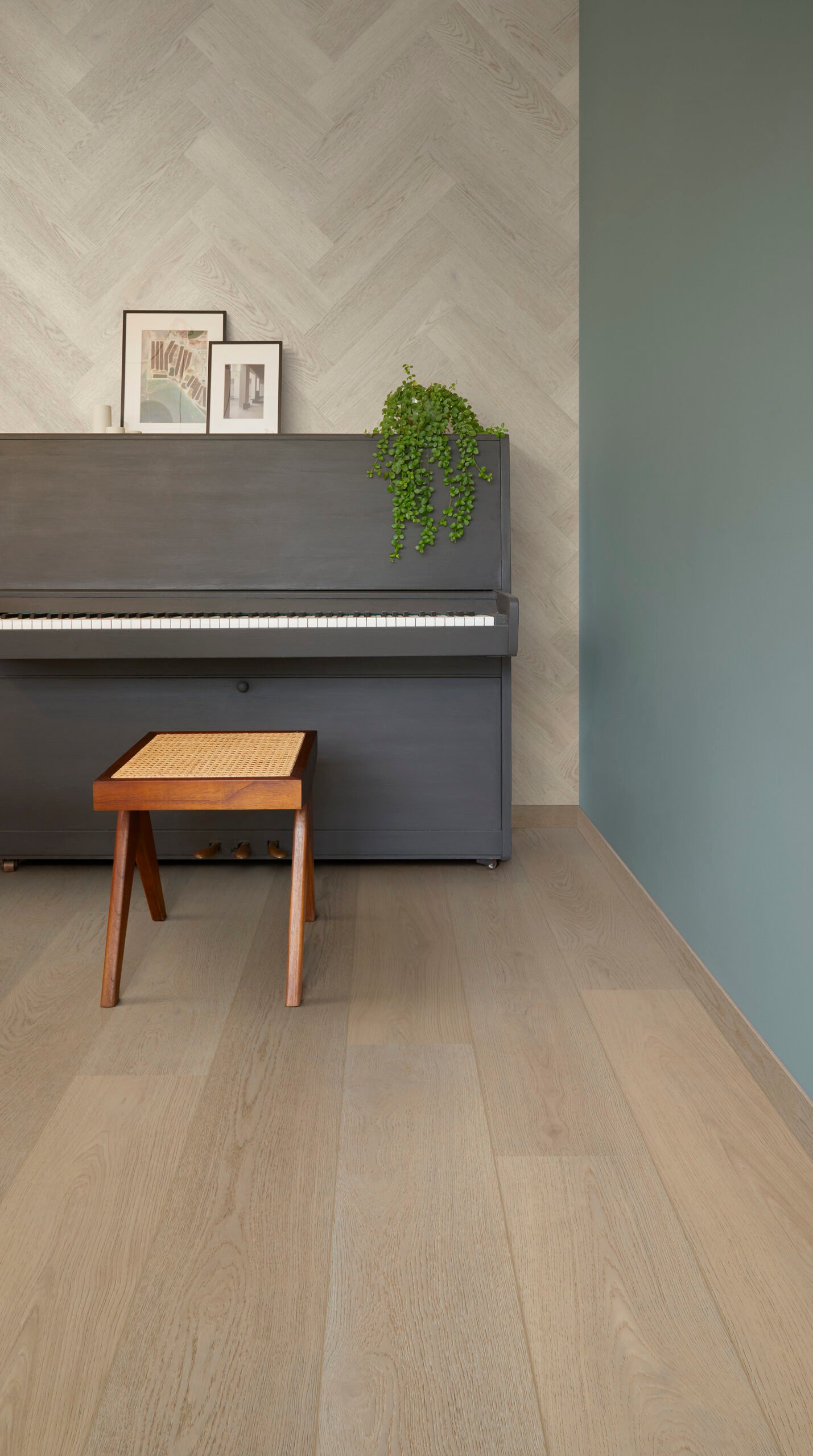 Barley (50 LVRE 2754) + Juniper (wall - 50 LVRH 2713)